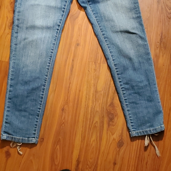Cache Jeans - Picture 3 of 6